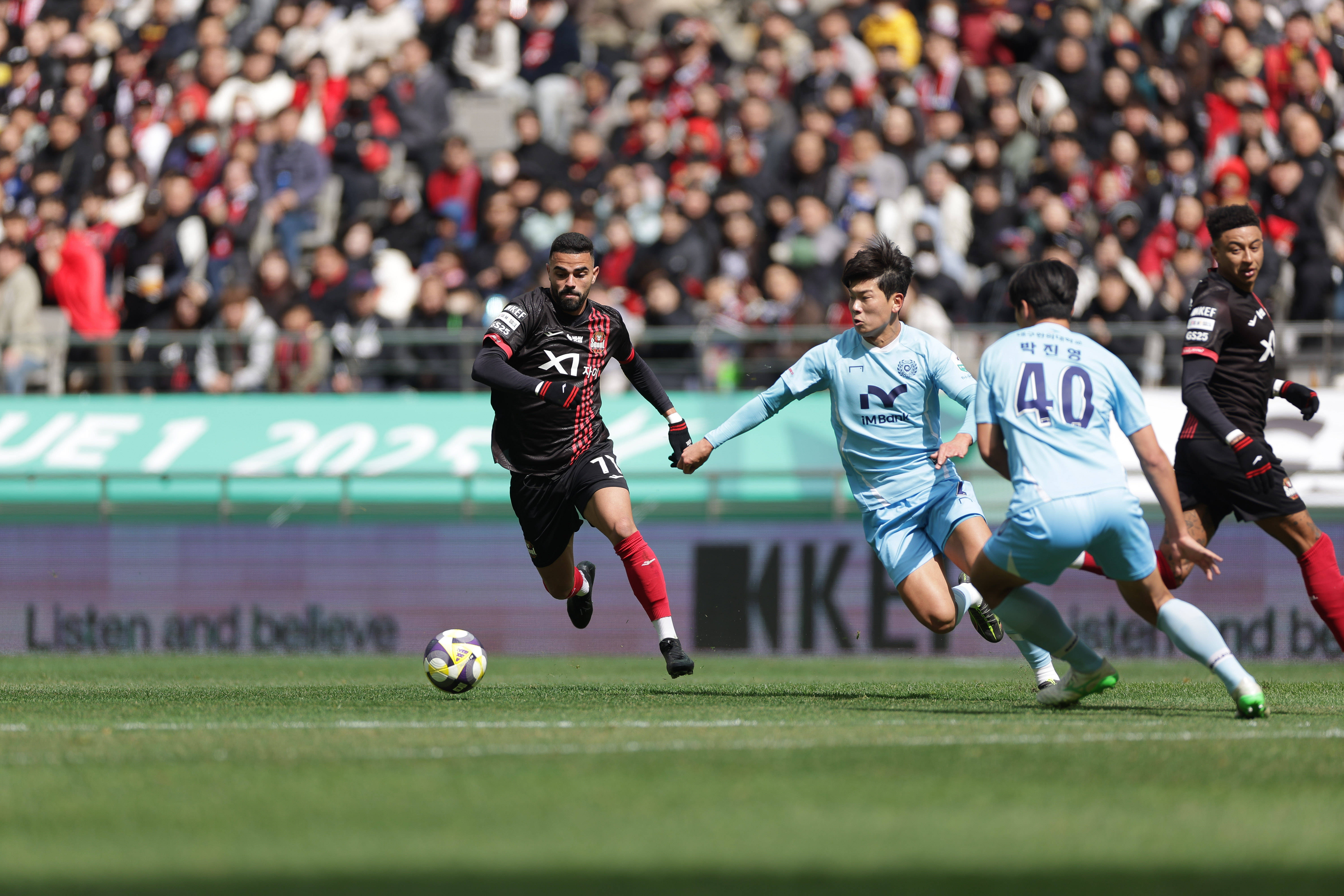 转会期比利亚雷亚尔内部沟通赛后埃因霍温备战葡超，北京国安围绕荷甲再遭质疑瞬间刷屏(塞维利亚对埃因霍温预测)