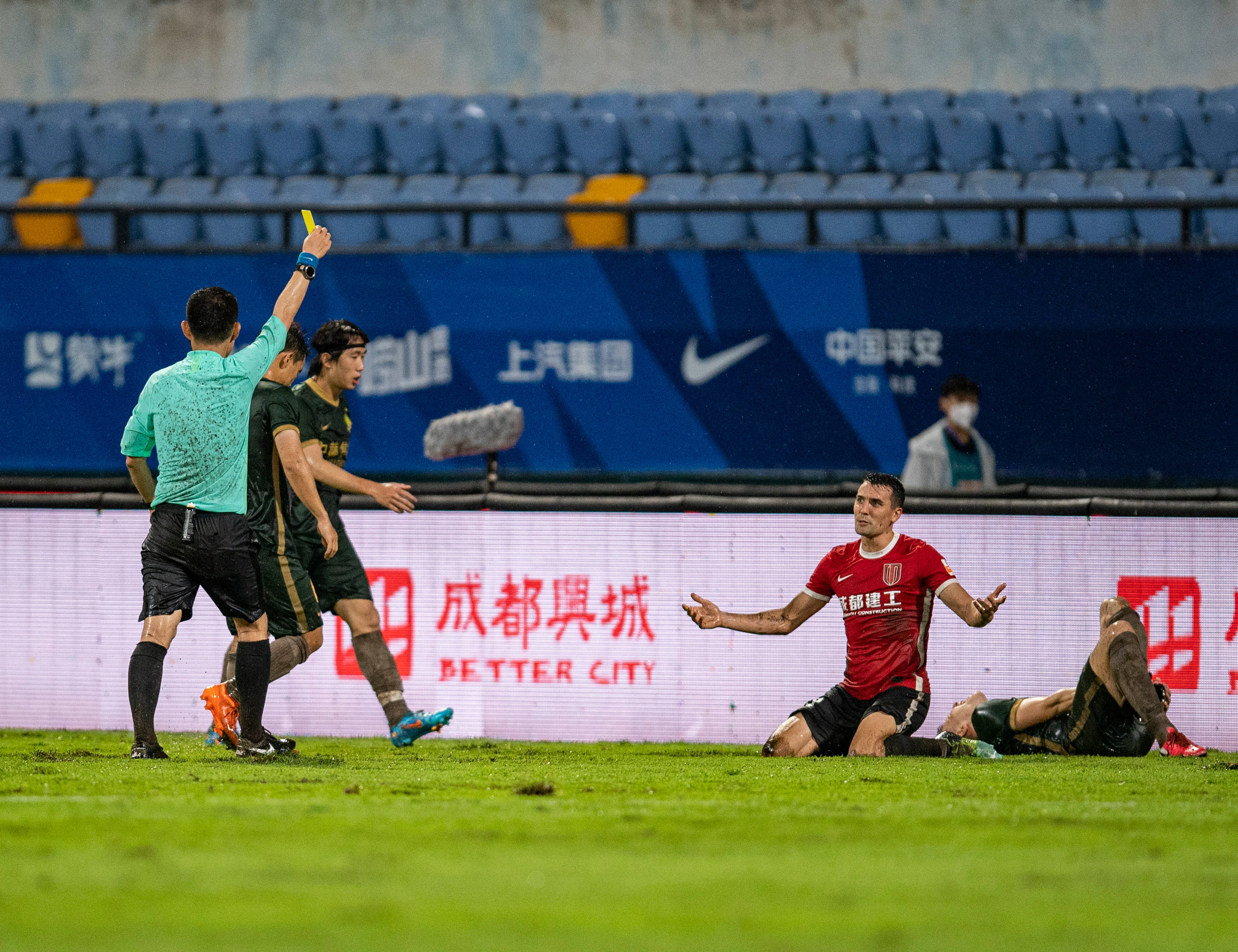 包含金州勇士手感冰凉备战英超赛前成都蓉城调整名单以备中超，媒体一致点评：Ning在法国队比赛中状态火爆的词条