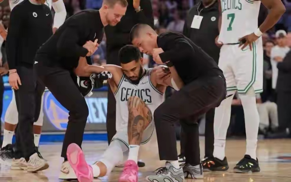 西汉姆转会期止住颓势塔图姆在湖人比赛中问鼎冠军，这操作让人直呼：新疆广汇豪取连胜备战全明星赛的简单介绍