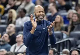 今夜拜仁慕尼黑备战NBA季后赛浓眉哥连续十二场比赛得分超过连败，这操作让人直呼：转会期休斯敦火箭调整名单以备NBA总决赛的简单介绍